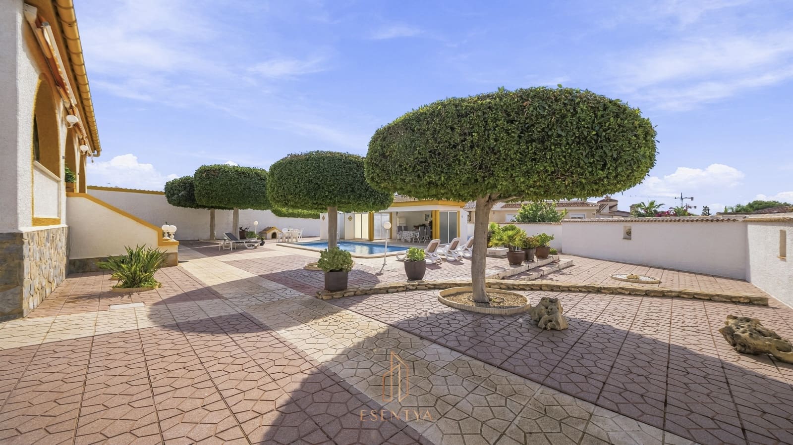 3 bedroom Villa for sale in Ciudad Quesada with pool garage - € 529,000 (Ref: 10148101)