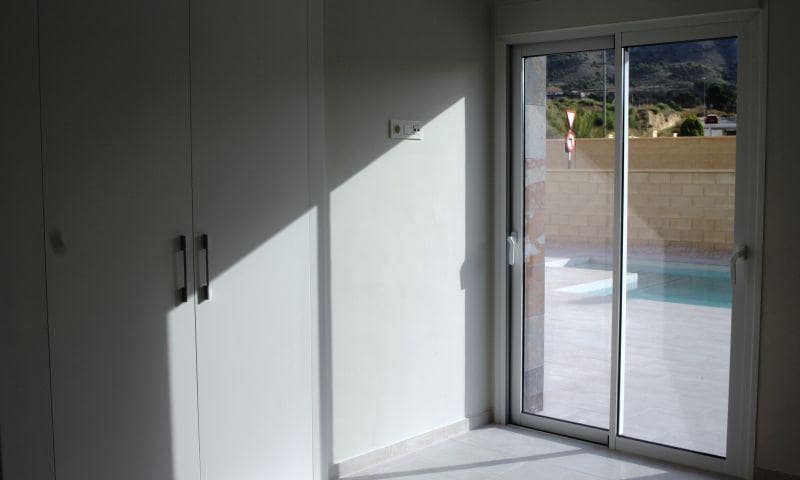 3 soveværelse Villa til salg i La Romana med swimmingpool garage - € 345.000 (Ref: 7900464)