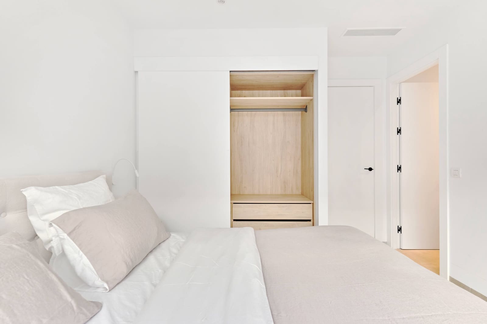 3 quarto Apartamento para venda em Las Colinas Golf com piscina garagem - 685 000 € (Ref: 8545812)