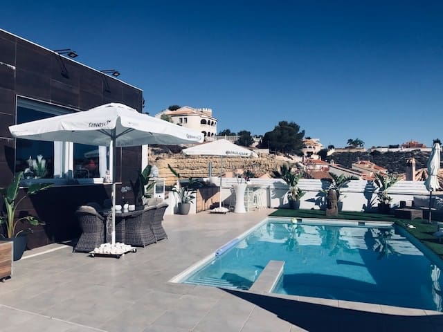 6 soverom Villa til salgs i Ciudad Quesada med svømmebasseng garasje - € 685 000 (Ref: 8678724)