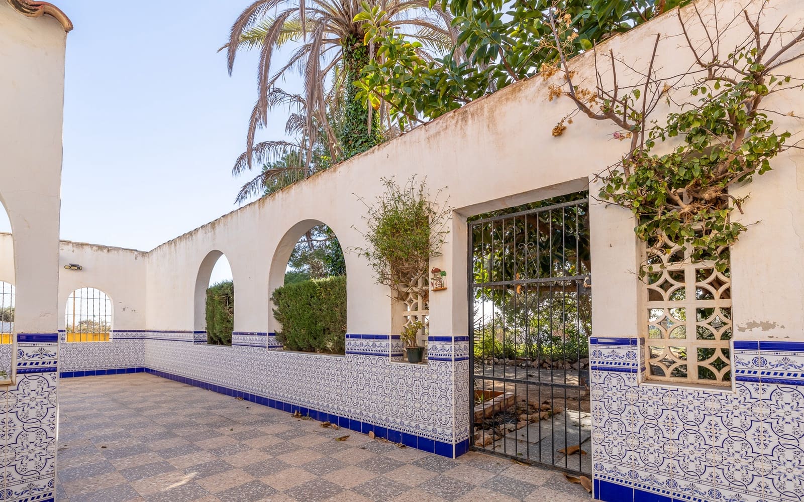 6 soverom Villa til salgs i Los Montesinos med svømmebasseng garasje - € 387 000 (Ref: 8789781)