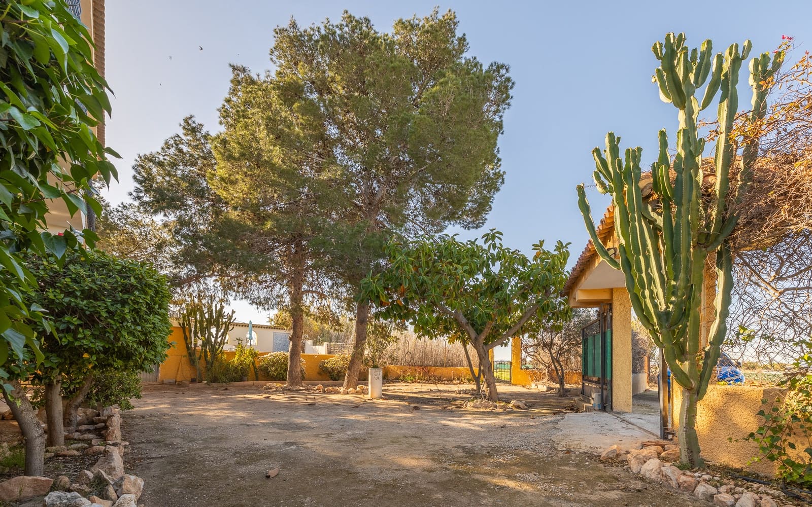 6 soverom Villa til salgs i Los Montesinos med svømmebasseng garasje - € 387 000 (Ref: 8789781)