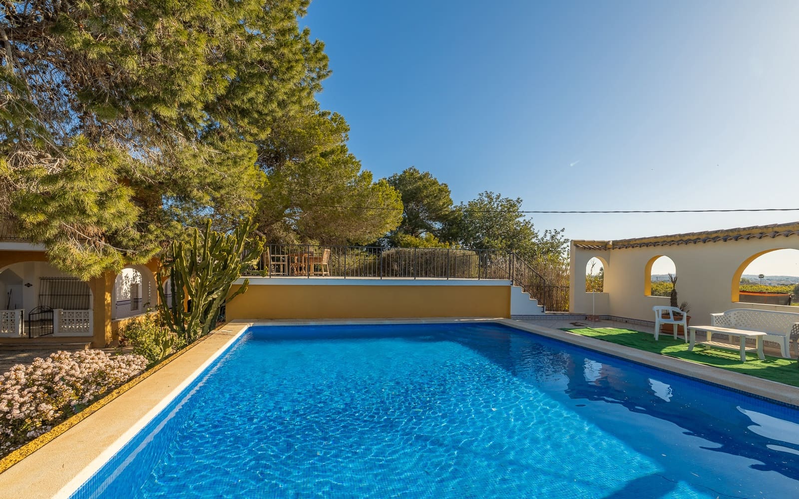 6 soverom Villa til salgs i Los Montesinos med svømmebasseng garasje - € 387 000 (Ref: 8789781)