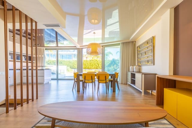 2 soverom Villa til salgs i La Zenia, Orihuela med svømmebasseng garasje - € 1 100 000 (Ref: 8820593)