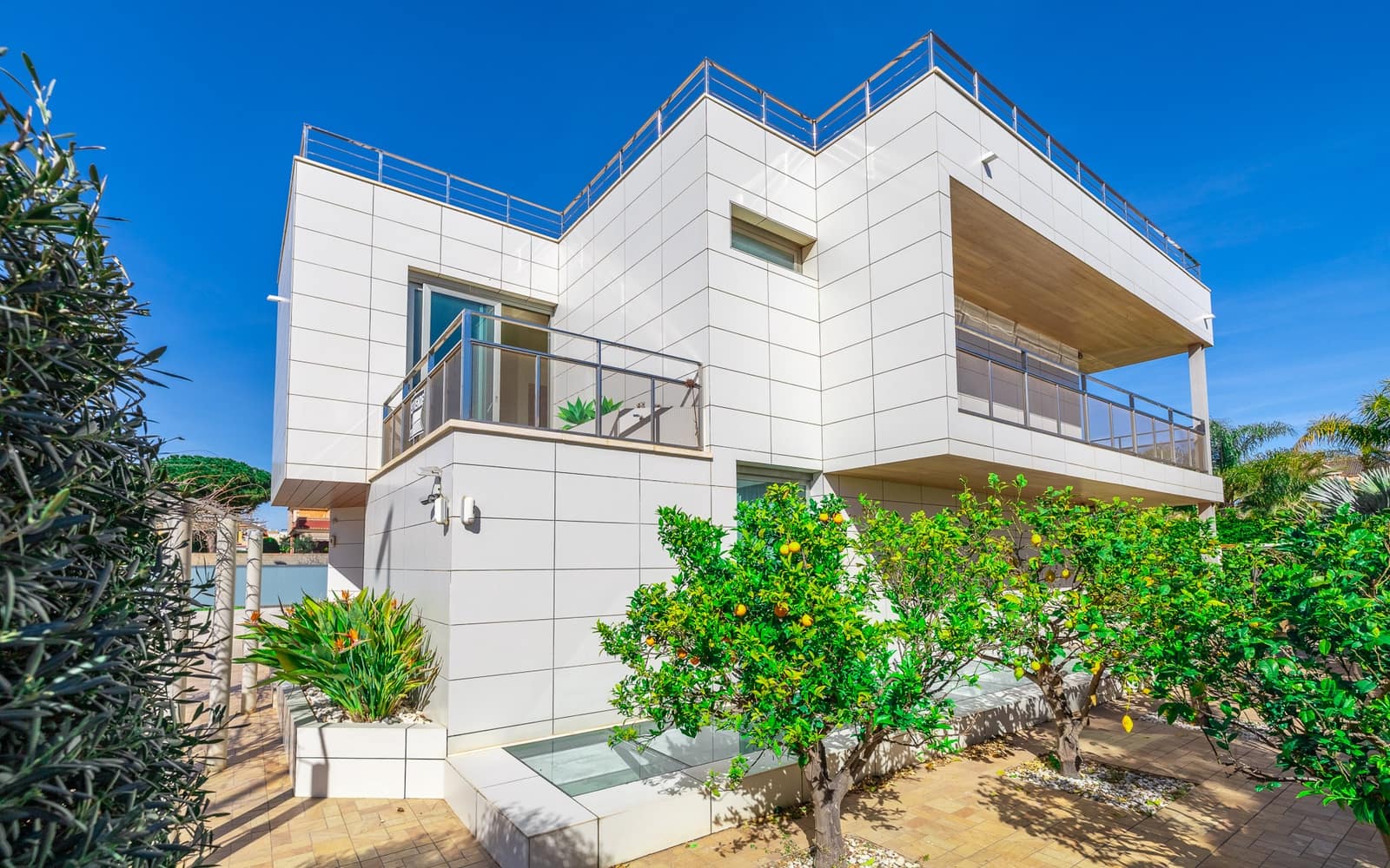 2 soveværelse Villa til salg i La Zenia med swimmingpool garage - € 1.100.000 (Ref: 8820593)