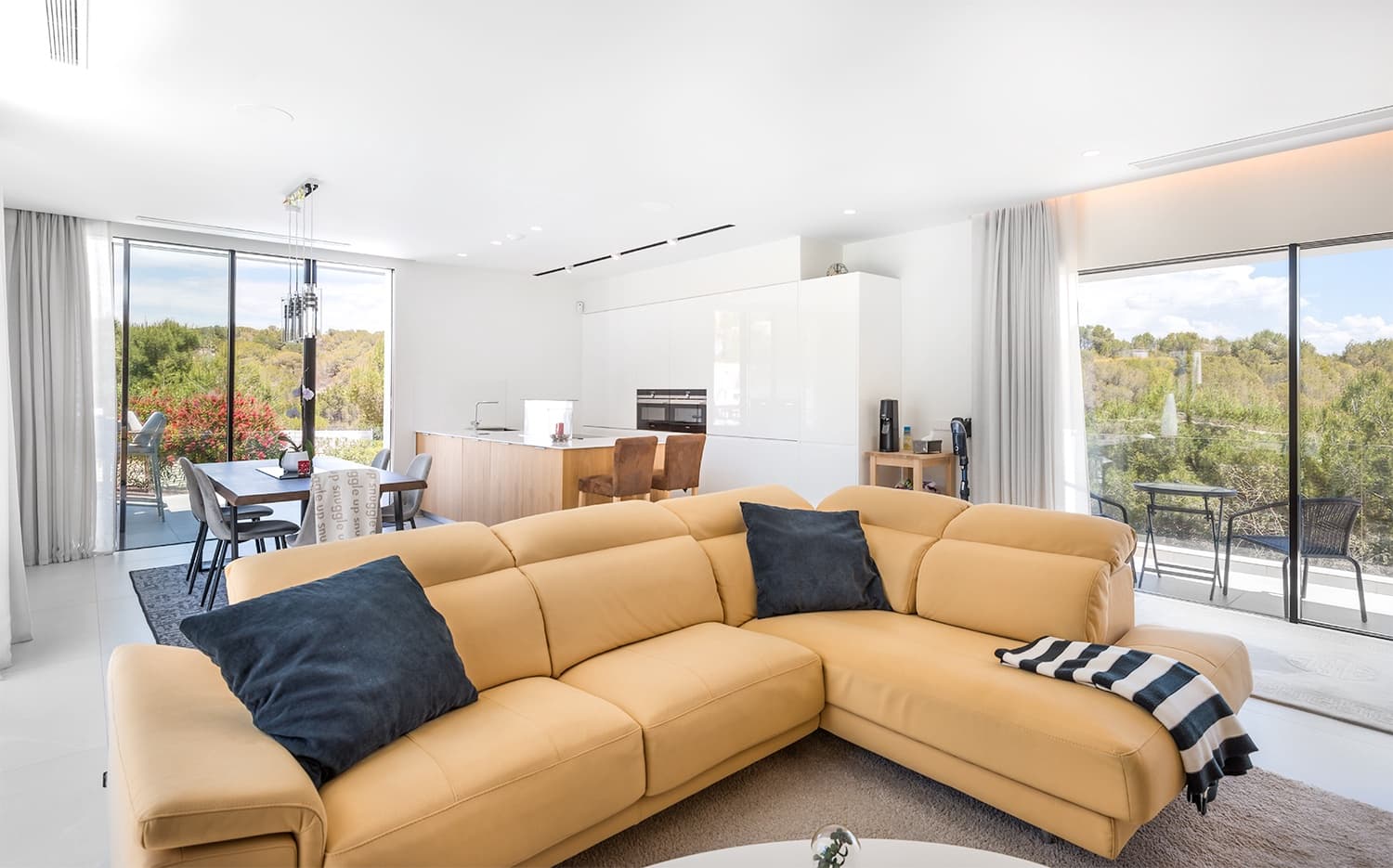 4 quarto Moradia para venda em Las Colinas Golf com piscina garagem - 1 450 000 € (Ref: 8823405)