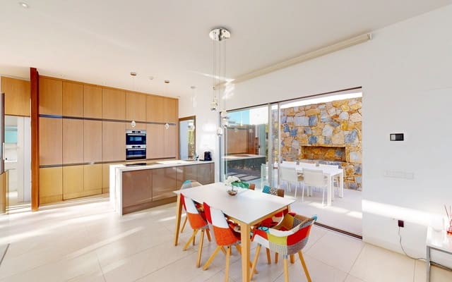 3 soverom Villa til salgs i Las Colinas Golf, Orihuela med svømmebasseng garasje - € 950 000 (Ref: 8931565)