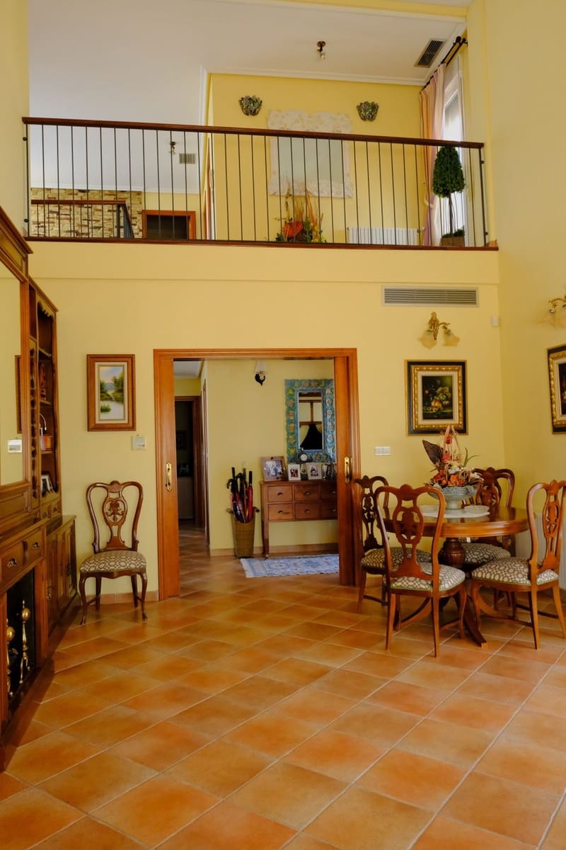 5 bedroom Villa for sale in Orihuela with pool garage - € 675,000 (Ref: 9002310)