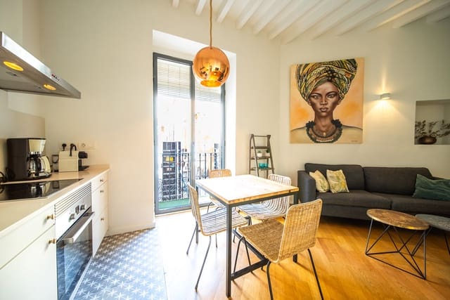 2 soverom Leilighet til salgs i Casco Antiguo - Sant Cruz - Ayuntamiento, Alicante by - € 295 000 (Ref: 9035783)
