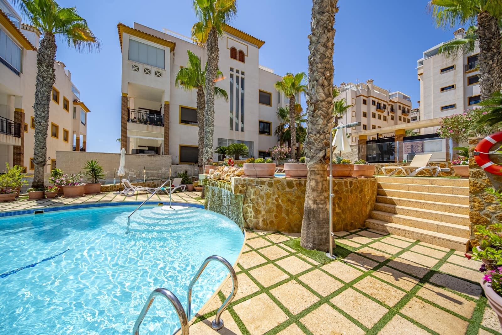 2 chambre Appartement à vendre à Guardamar del Segura avec piscine garage - 260 000 € (Ref: 9168353)