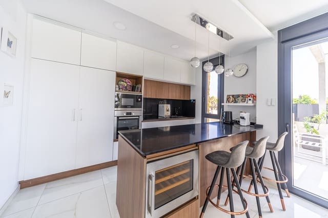 4 chambre Villa/Maison à vendre à Lomas de Cabo Roig - Los Dolses, Orihuela avec piscine garage - 759 000 € (Ref: 9181847)