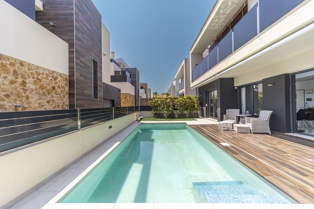 4 chambre Villa/Maison à vendre à Lomas de Cabo Roig - Los Dolses, Orihuela avec piscine garage - 759 000 € (Ref: 9181847)