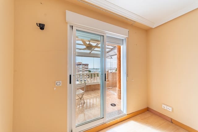 2 chambre Penthouse à vendre à Puerto Deportivo, Torrevieja avec garage - 199 000 € (Ref: 9296288)