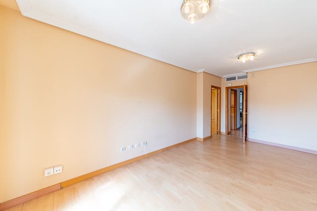 2 chambre Penthouse à vendre à Puerto Deportivo, Torrevieja avec garage - 199 000 € (Ref: 9296288)