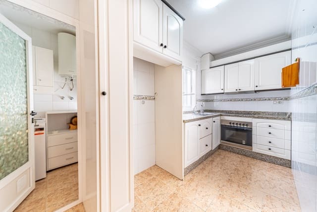 2 chambre Penthouse à vendre à Puerto Deportivo, Torrevieja avec garage - 199 000 € (Ref: 9296288)