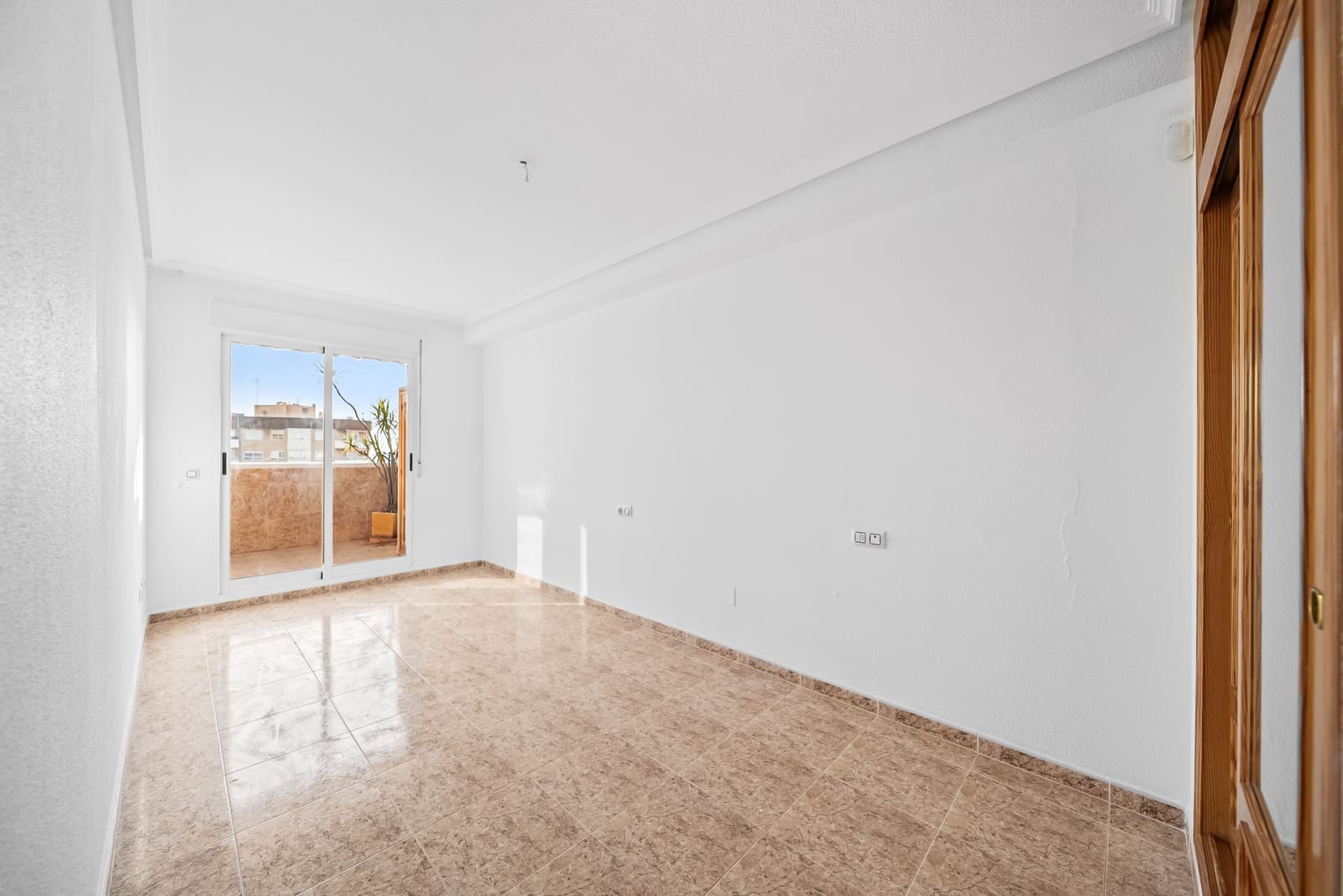 2 quarto Penthouse para venda em Torrevieja com garagem - 185 000 € (Ref: 9296288)