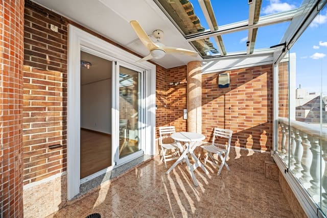 2 soverom Penthouse til salgs i Puerto Deportivo, Torrevieja med garasje - € 185 000 (Ref: 9296288)