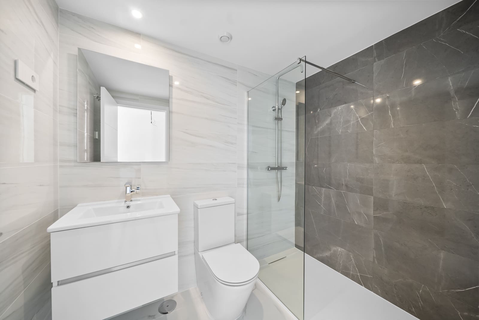 3 chambre Appartement à vendre à Punta Prima avec piscine garage - 599 000 € (Ref: 9386414)