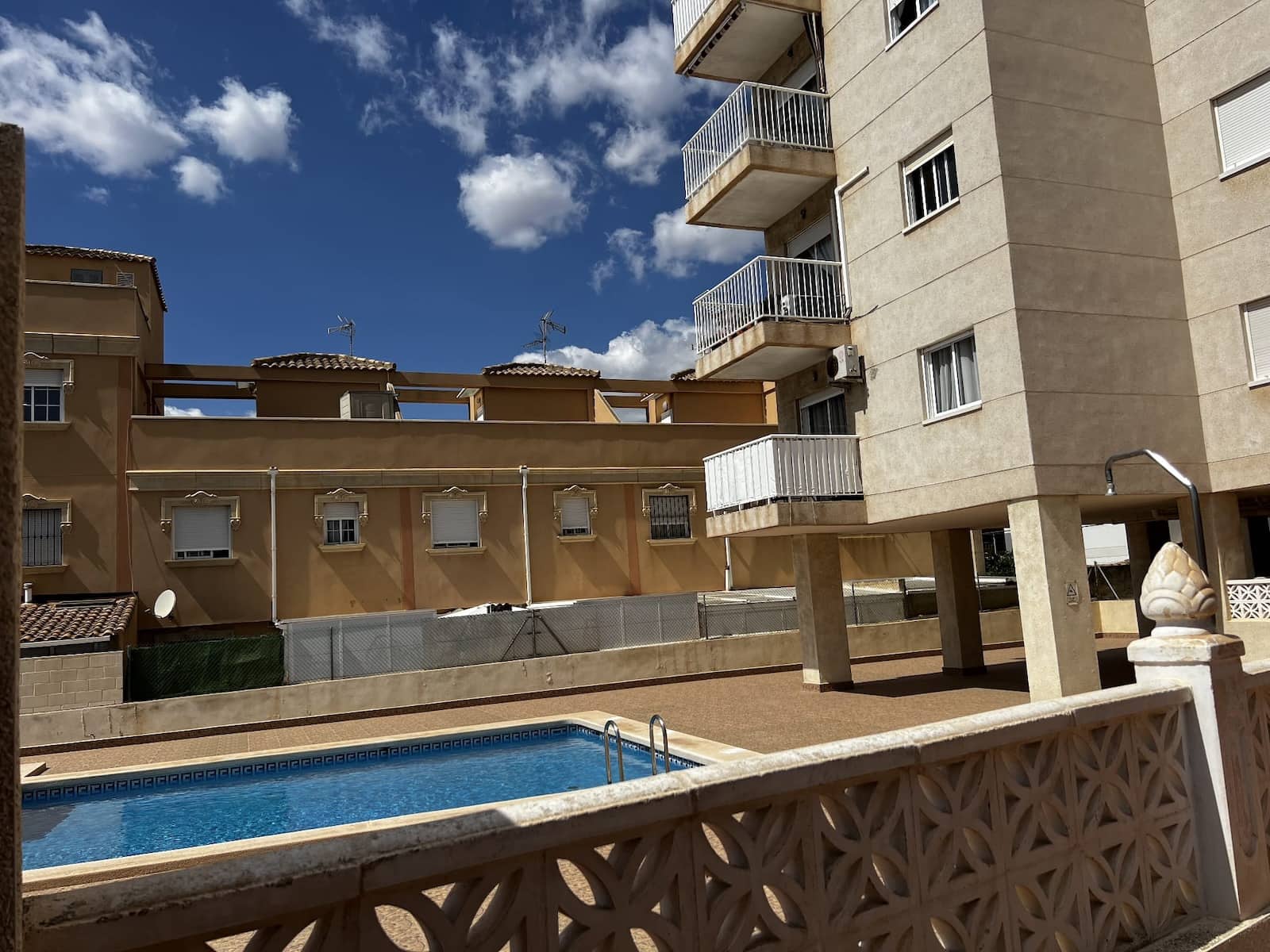 2 soveværelse Lejlighed til salg i Torrevieja med swimmingpool - € 147.000 (Ref: 9388557)