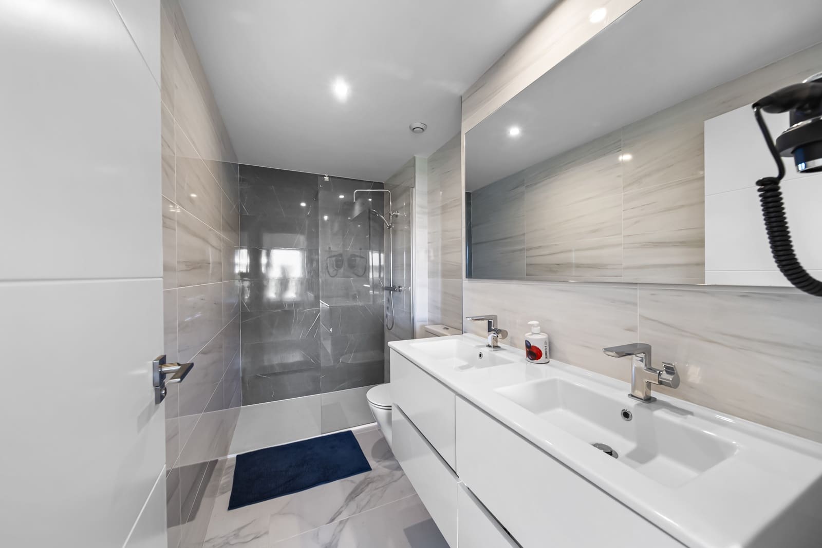 2 soverom Leilighet til salgs i Punta Prima med svømmebasseng garasje - € 460 000 (Ref: 9394463)