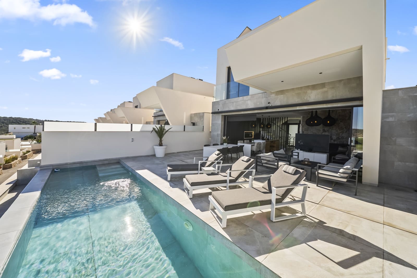 4 soverom Villa til salgs i Ciudad Quesada med svømmebasseng garasje - € 749 000 (Ref: 9431616)