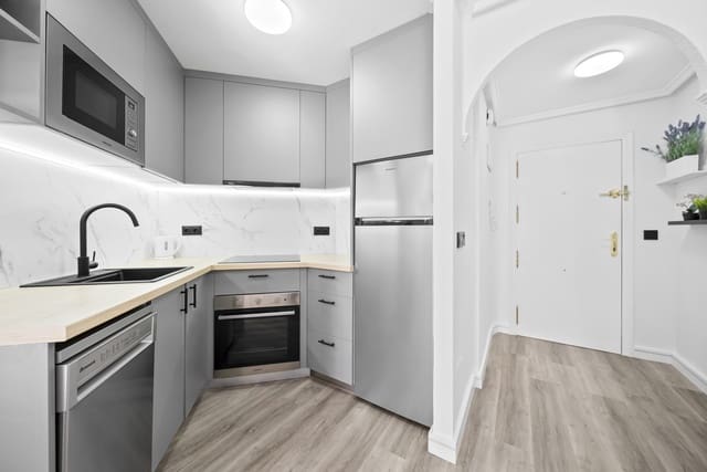 Apartamento de 2 habitaciones en Centro, Torrevieja en venta - 185.000 € (Ref: 9436360)