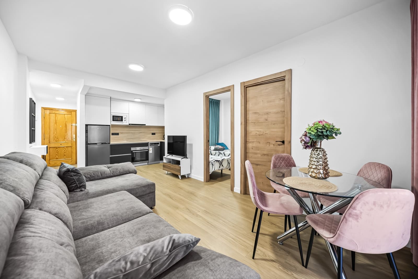 Apartamento de 2 habitaciones en Torrevieja en venta con piscina - 180.000 € (Ref: 9438091)