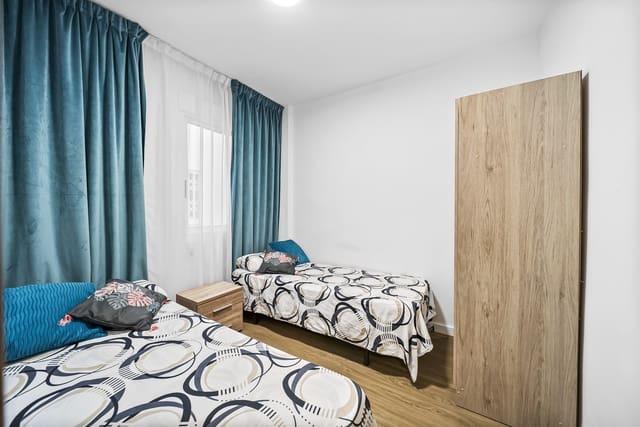 Apartamento de 2 habitaciones en Centro, Torrevieja en venta con piscina - 180.000 € (Ref: 9438091)