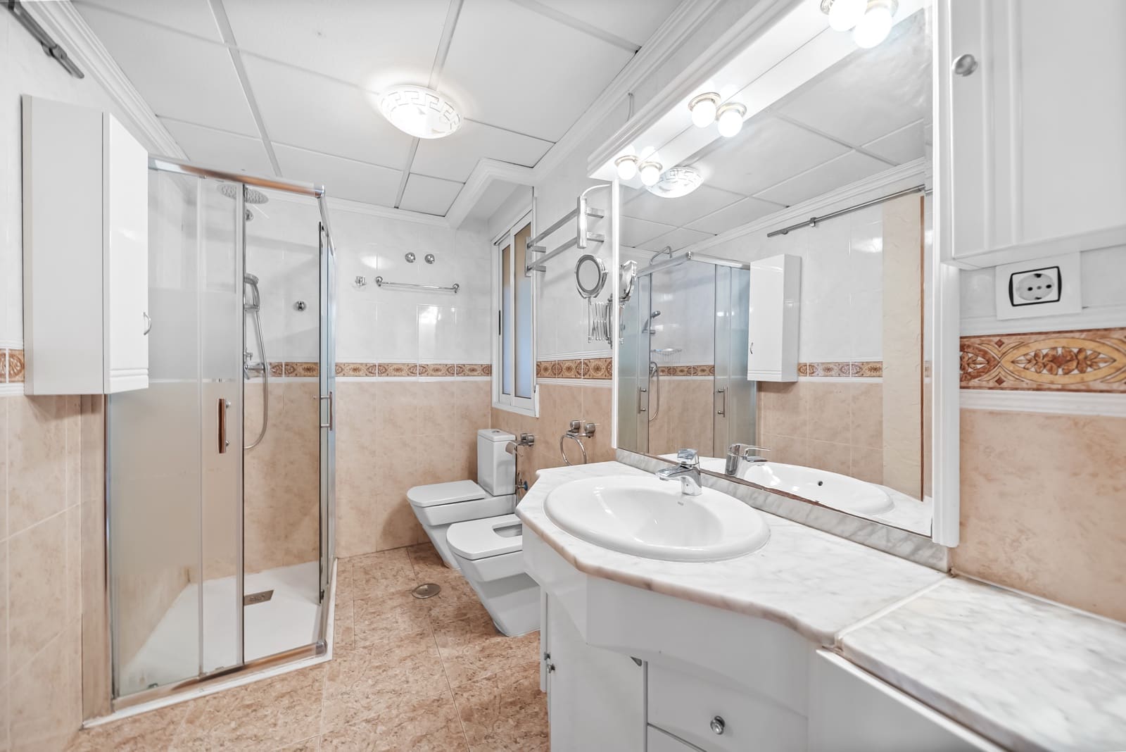 2 soverom Penthouse til salgs i Torrevieja med garasje - € 185 000 (Ref: 9453446)