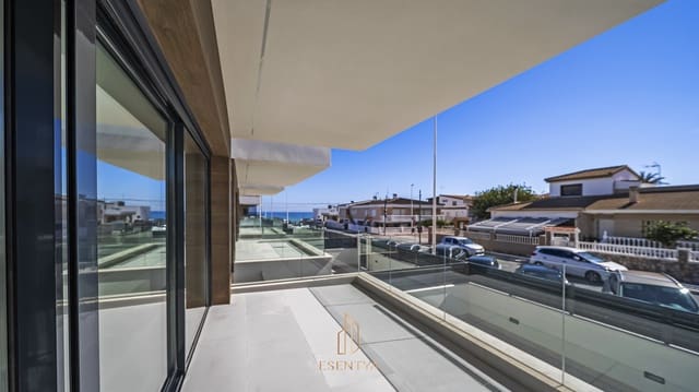 4 makuuhuone Huvila myytävänä paikassa Los Europeos, Torrevieja mukana uima-altaan 
autotalli - 845 000 € (Ref: 9569997)