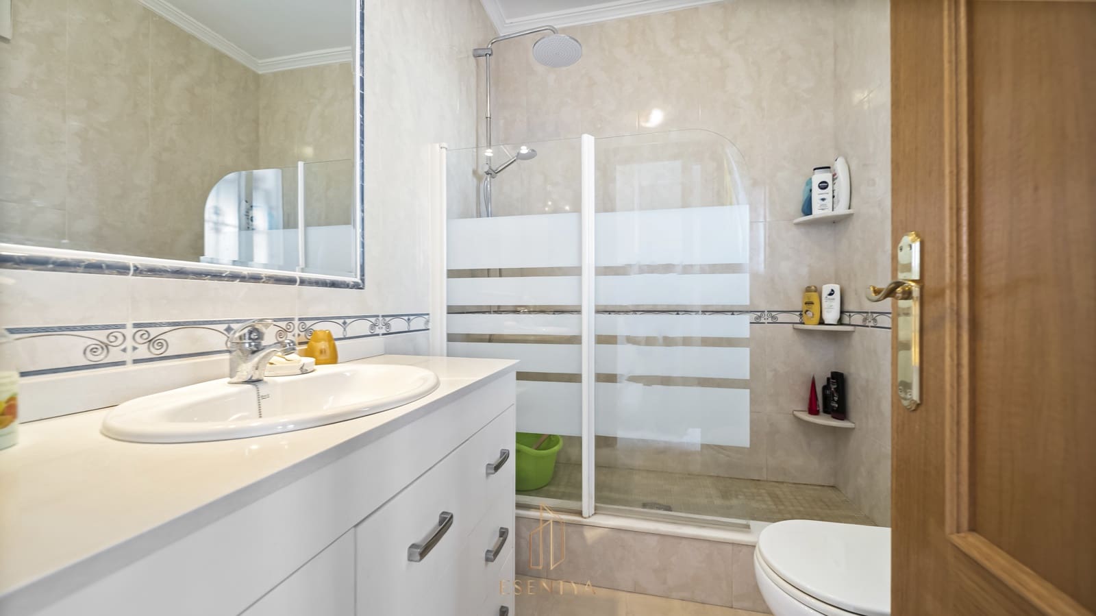 2 makuuhuone Maalaistalo myytävänä paikassa Villamartin mukana uima-altaan 
autotalli - 215 000 € (Ref: 9592289)