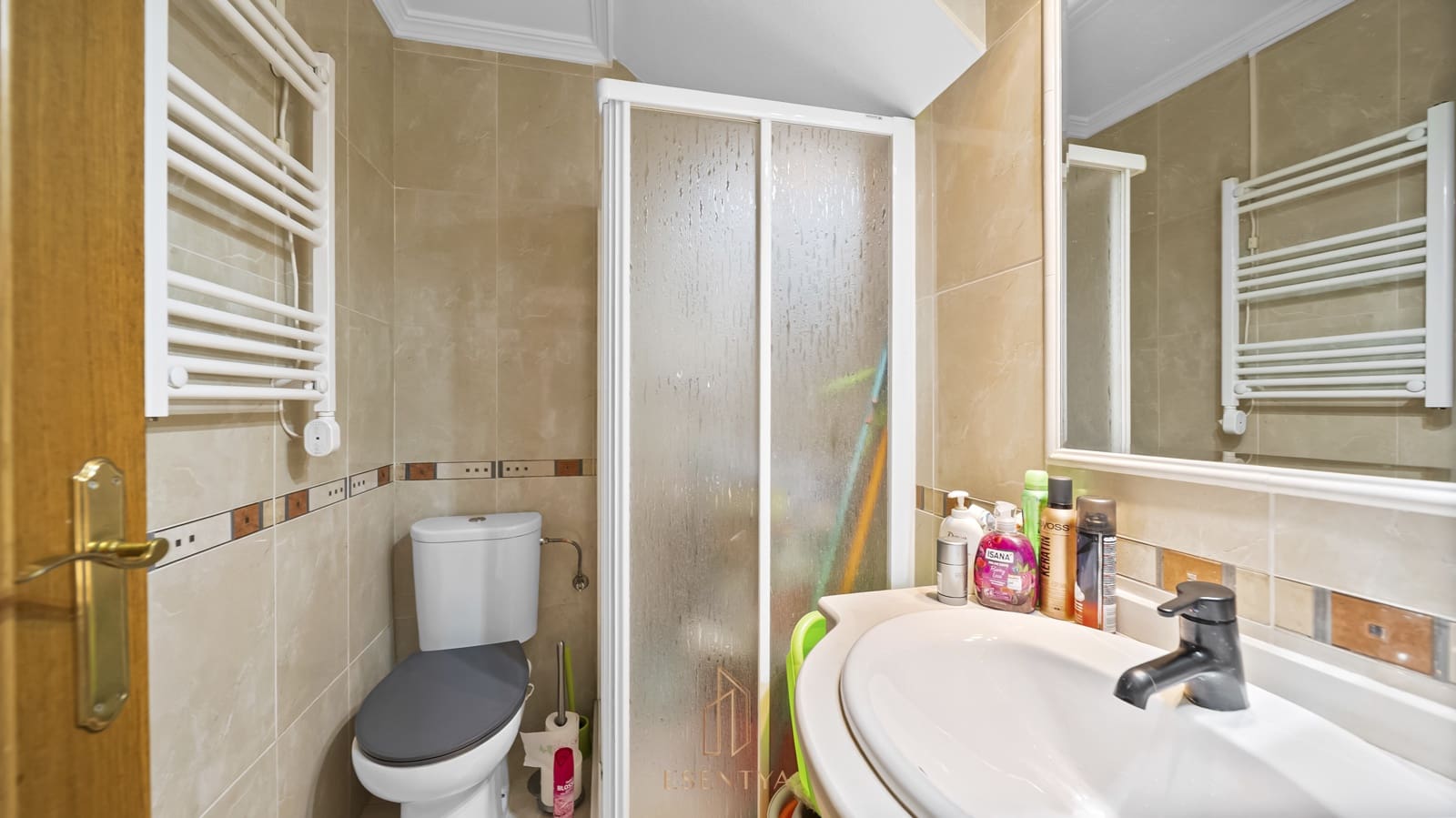 2 makuuhuone Maalaistalo myytävänä paikassa Villamartin mukana uima-altaan 
autotalli - 215 000 € (Ref: 9592289)