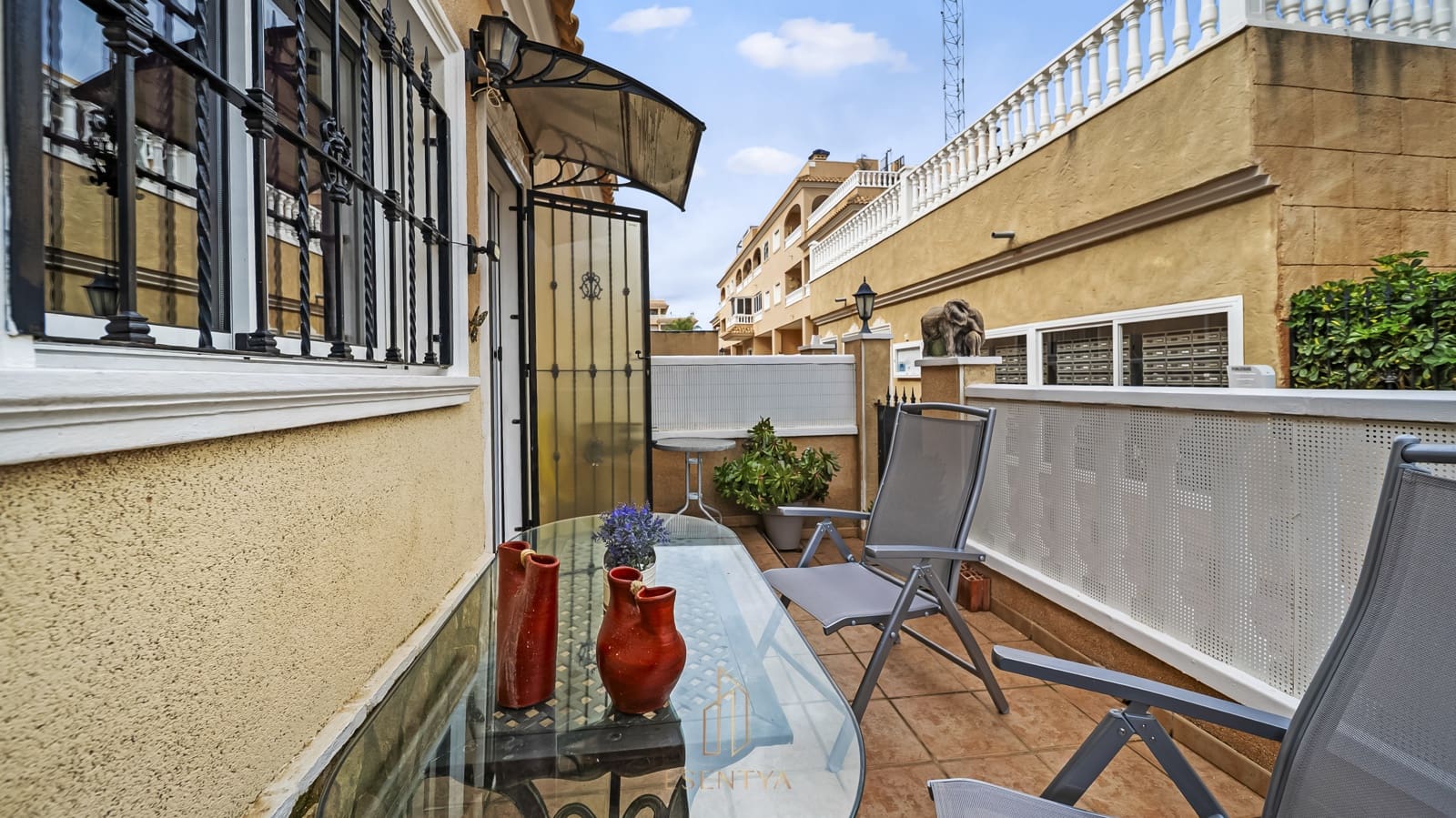 2 makuuhuone Maalaistalo myytävänä paikassa Villamartin mukana uima-altaan 
autotalli - 215 000 € (Ref: 9592289)