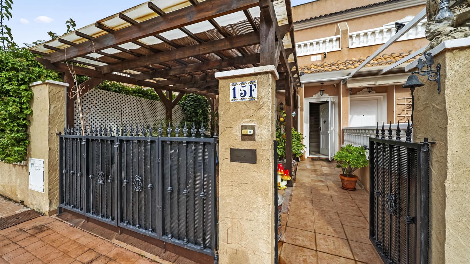 2 makuuhuone Maalaistalo myytävänä paikassa Villamartin mukana uima-altaan 
autotalli - 215 000 € (Ref: 9592289)