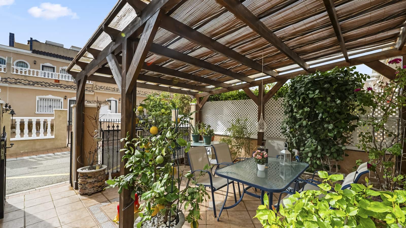 2 makuuhuone Maalaistalo myytävänä paikassa Villamartin mukana uima-altaan 
autotalli - 215 000 € (Ref: 9592289)