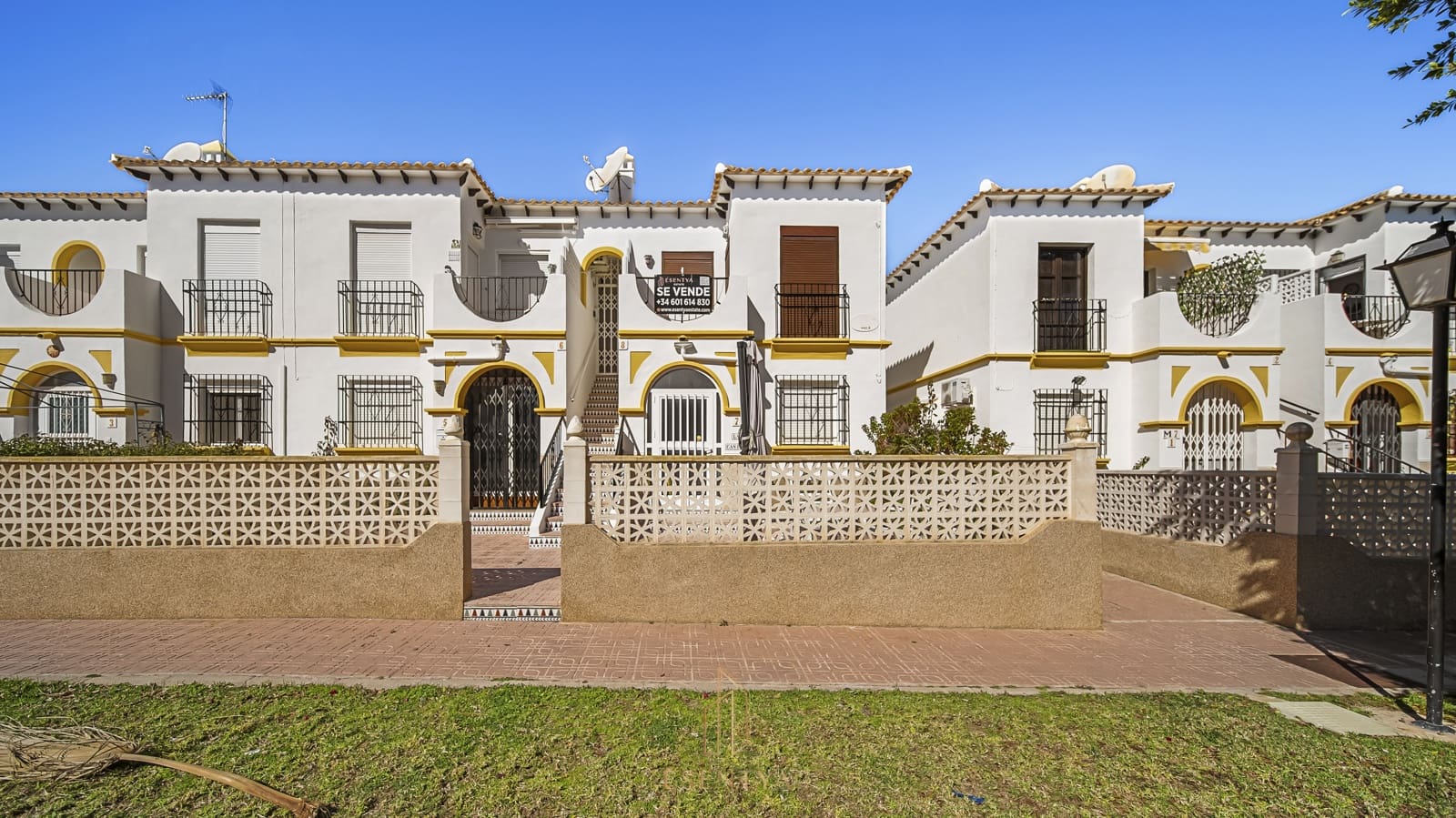 1 soverom Leilighet til salgs i Blue Lagoon med svømmebasseng garasje - € 105 000 (Ref: 9610145)