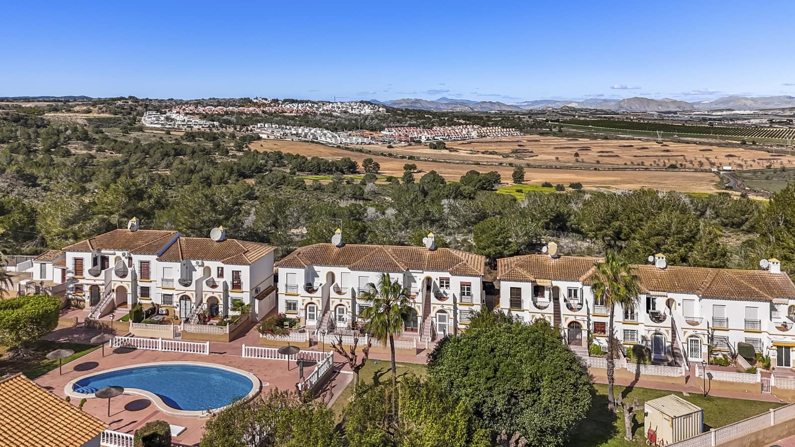 1 soverom Leilighet til salgs i Blue Lagoon med svømmebasseng garasje - € 105 000 (Ref: 9610145)