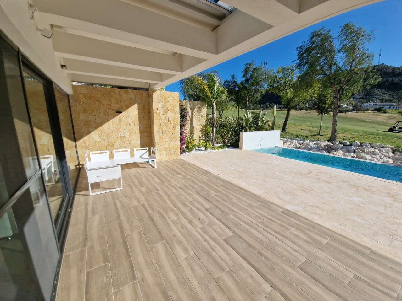 3 bedroom Villa for sale in Monforte del Cid with pool - € 795,000 (Ref: 9619132)
