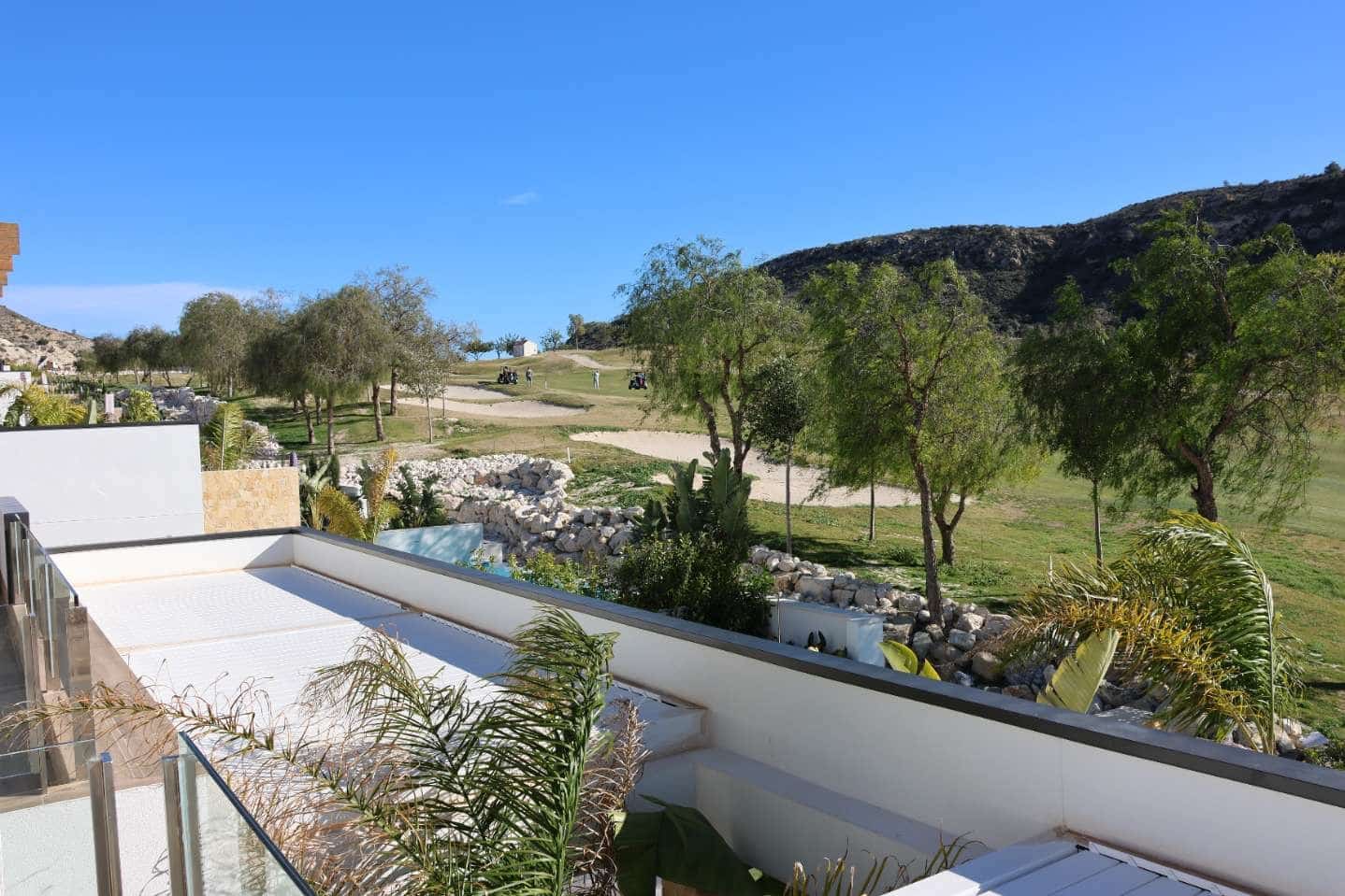 3 bedroom Villa for sale in Monforte del Cid with pool - € 795,000 (Ref: 9619132)