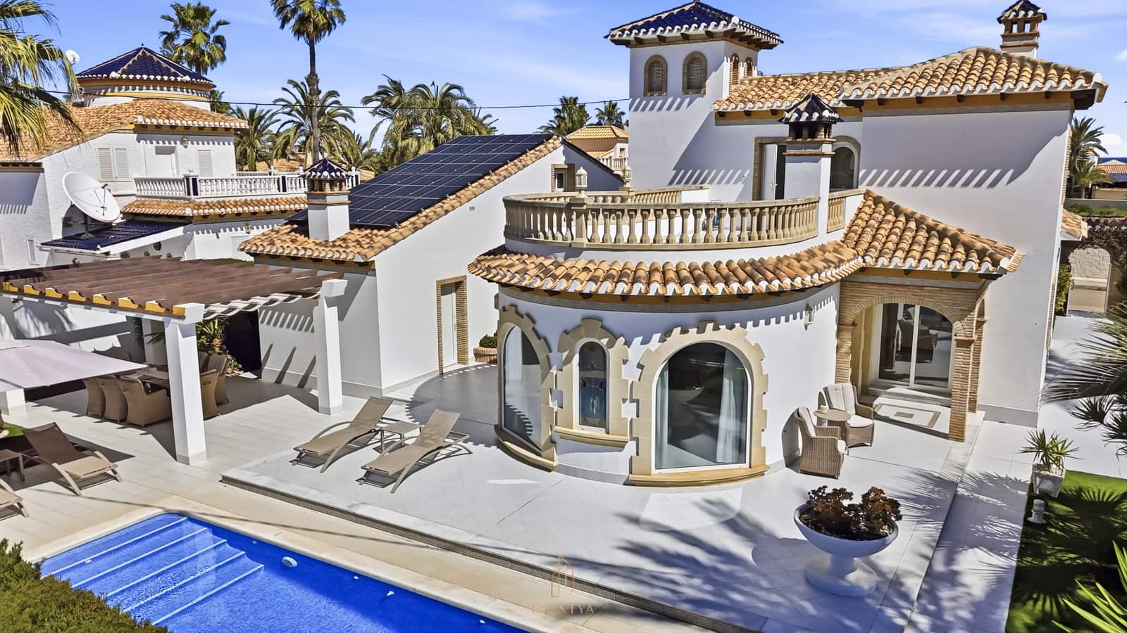 4 soveværelse Villa til salg i Cabo Roig med swimmingpool garage - € 1.075.000 (Ref: 9713282)