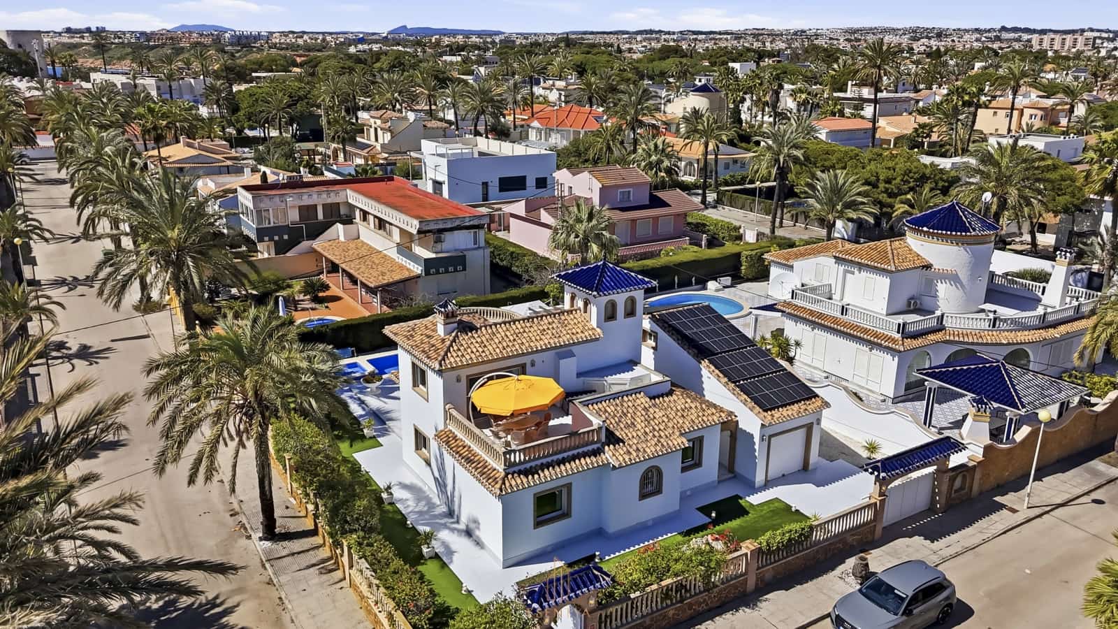 4 soveværelse Villa til salg i Cabo Roig med swimmingpool garage - € 1.075.000 (Ref: 9713282)