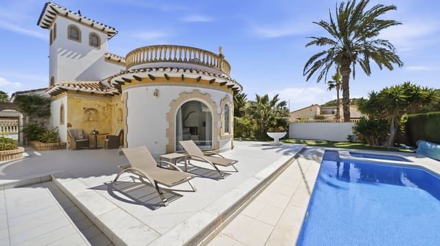 Chalet de 4 habitaciones en Cabo Roig, Orihuela en venta con piscina garaje - 1.075.000 € (Ref: 9713282)