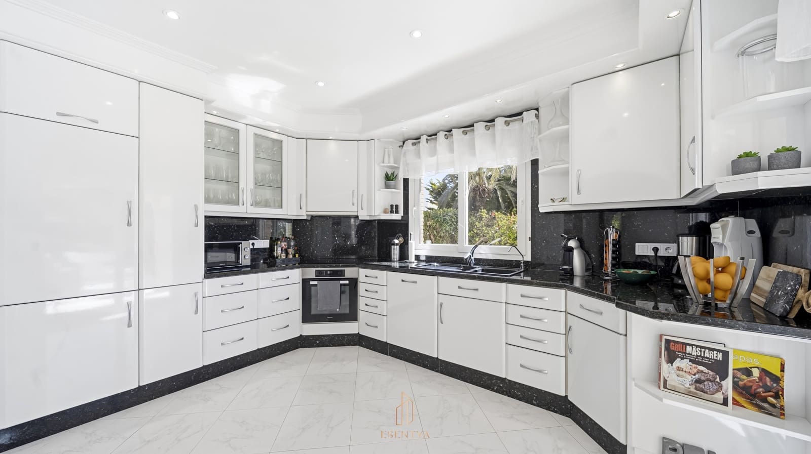 4 soveværelse Villa til salg i Cabo Roig med swimmingpool garage - € 1.075.000 (Ref: 9713282)