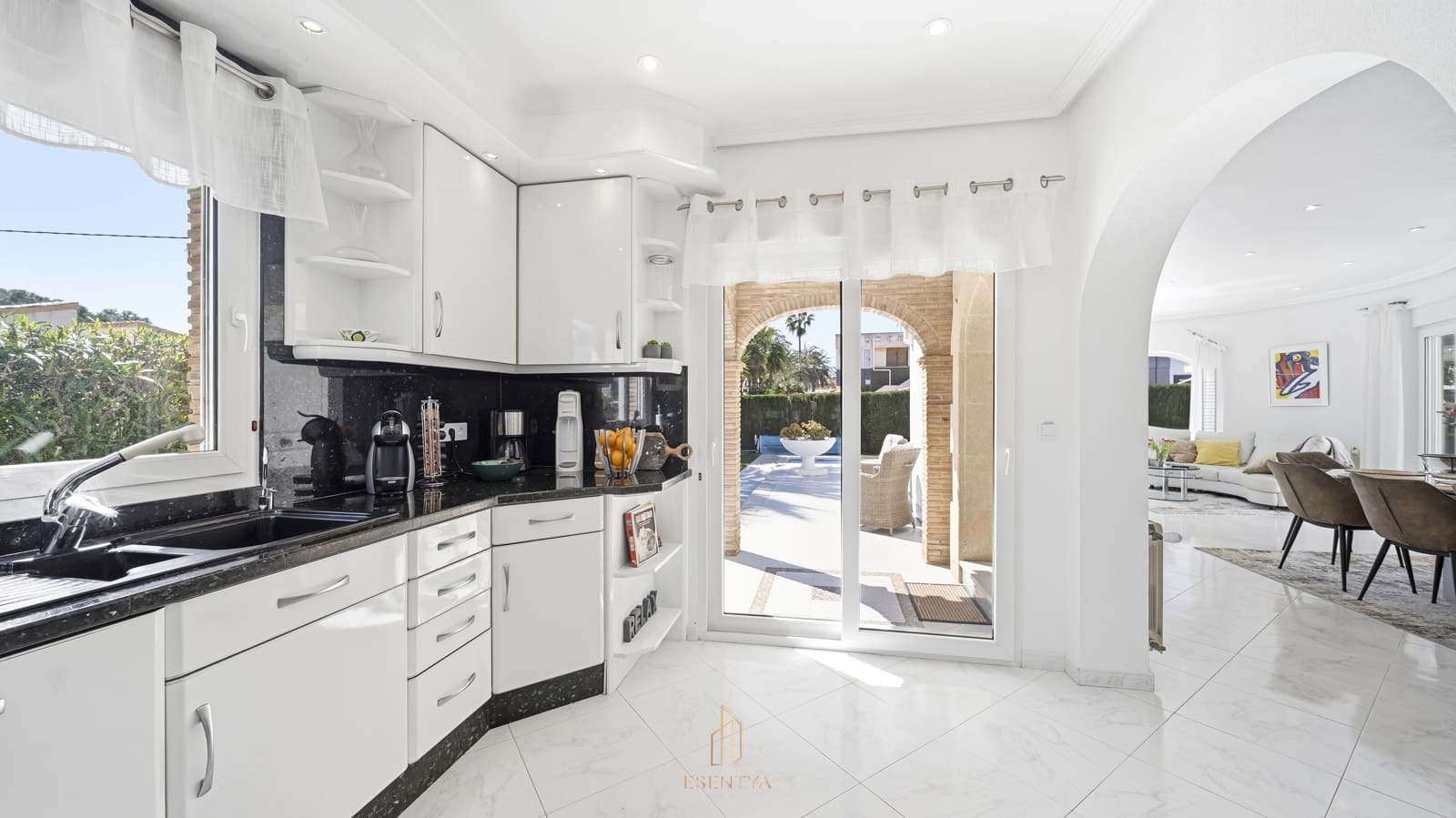 4 soveværelse Villa til salg i Cabo Roig med swimmingpool garage - € 1.075.000 (Ref: 9713282)