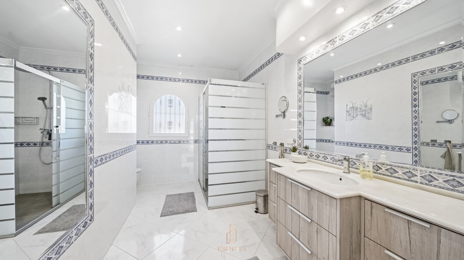 4 soveværelse Villa til salg i Cabo Roig med swimmingpool garage - € 1.075.000 (Ref: 9713282)