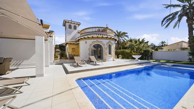Chalet de 4 habitaciones en Cabo Roig, Orihuela en venta con piscina garaje - 1.075.000 € (Ref: 9713282)