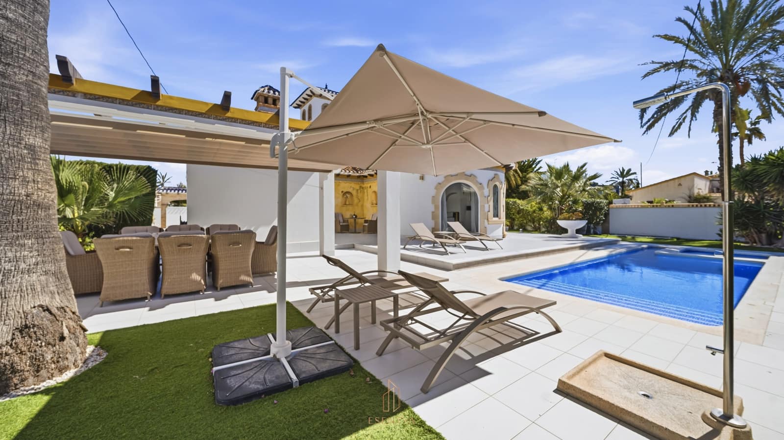 4 soveværelse Villa til salg i Cabo Roig med swimmingpool garage - € 1.075.000 (Ref: 9713282)