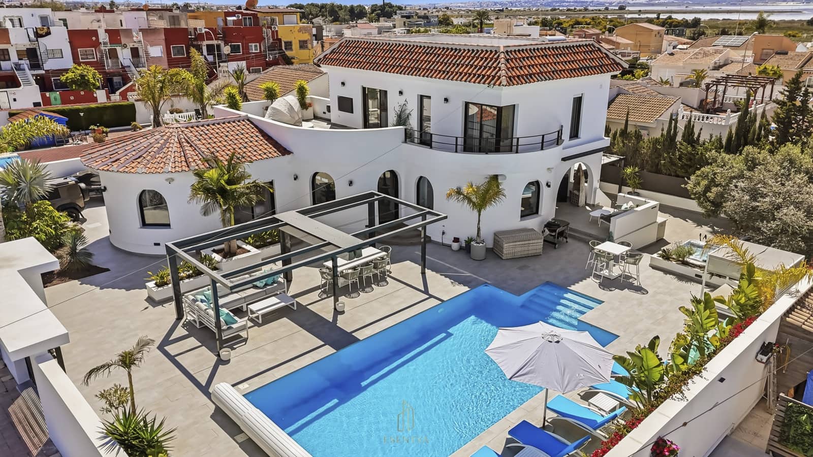6 soveværelse Villa til salg i San Luis med swimmingpool garage - € 885.000 (Ref: 9750943)