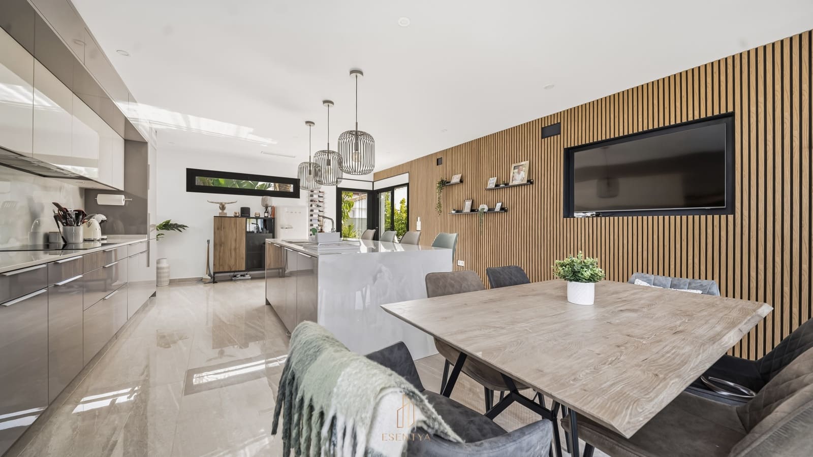 6 soveværelse Villa til salg i San Luis med swimmingpool garage - € 885.000 (Ref: 9750943)