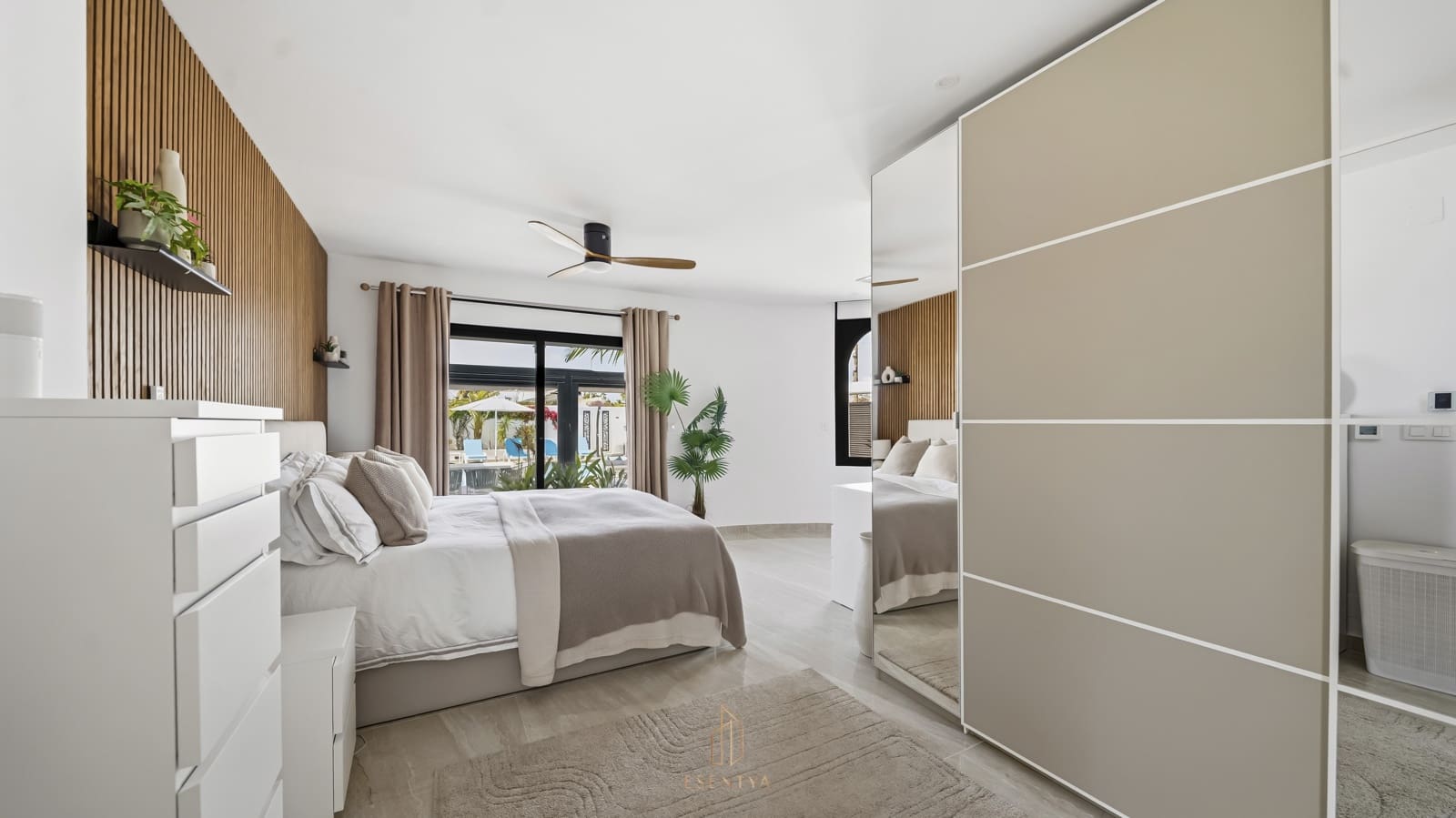 6 soveværelse Villa til salg i San Luis med swimmingpool garage - € 885.000 (Ref: 9750943)